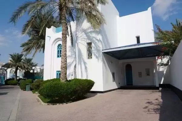 Résidentiel Propriété prête 4 chambres F / F Villa à Compound  a louer au Al-Sadd , Doha #8771 - 1  image 